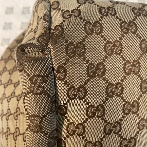 Gucci canvas should bag. - Picture 8 of 16